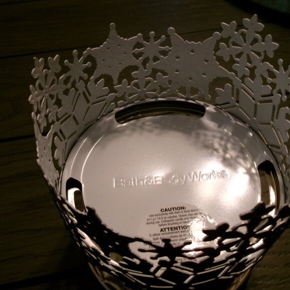 ALL NEW Stained Glass Sparkle Snowflakes 3-Wick Candle Holder Bath & Body Works - Picture 3 of 5